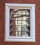 Glas-in-lood raampje westzijde Bachstraat.
<br/>
Marcel Westhoff, 2019-02-01